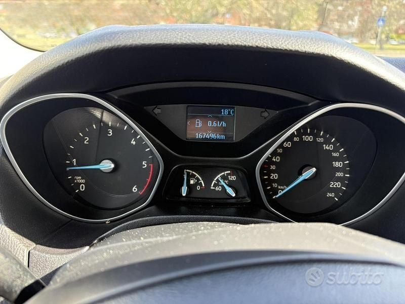 Begagnad Ford Focus 120 HK (88 kW) 2016 Svart Kombi