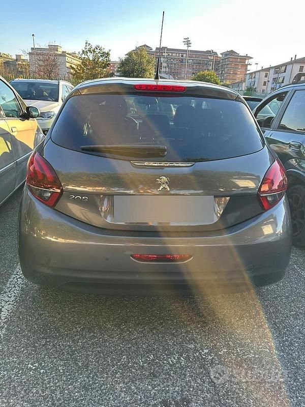 Usata Peugeot 208 Signature Sky 83 CV (61 kW) 2019 Grigio Utilitaria