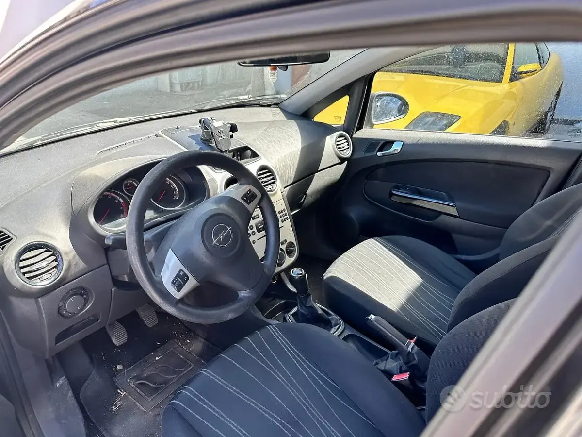 Usata Opel Corsa Enjoy 80 CV (58 kW) 2008 Nero Utilitaria