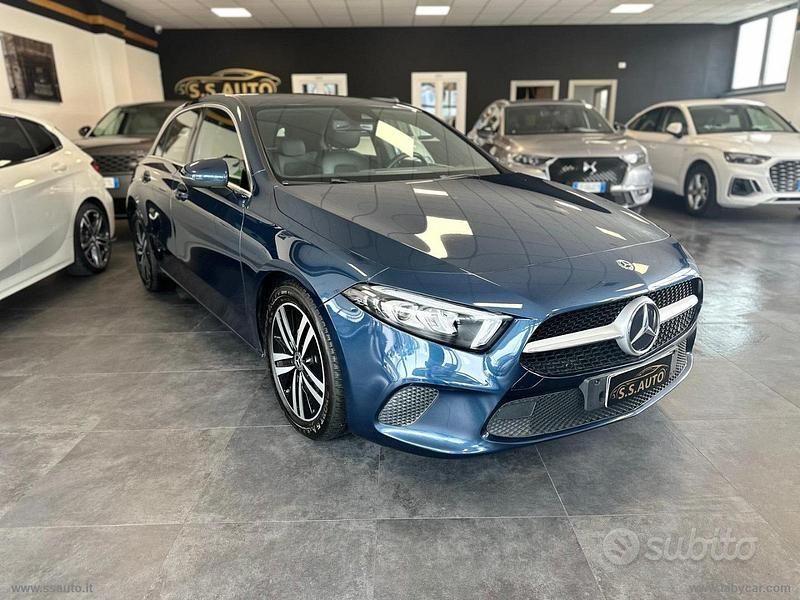 Usata Mercedes A180 Premium 116 CV (85 kW) 2022 Blu/azzurro Berlina