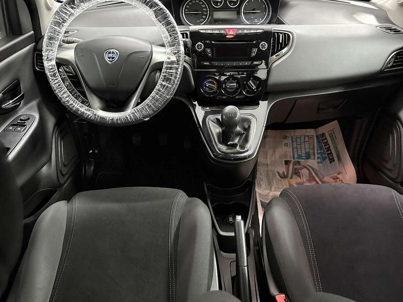 Usata Lancia Ypsilon Gold 95 CV (69 kW) 2012 Bianco Utilitaria