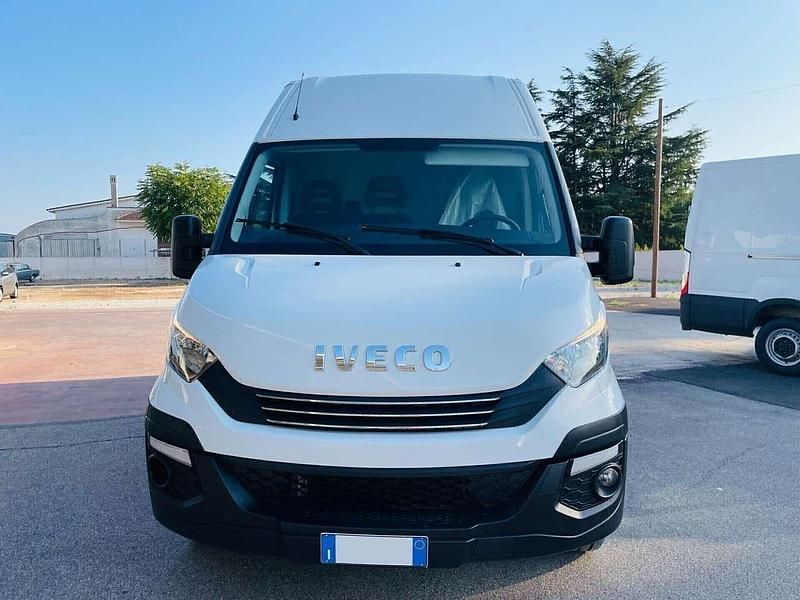 Bianco Usata 2019 Iveco Daily Furgone | 17.450 € (Buon prezzo) - Immagine 1/4