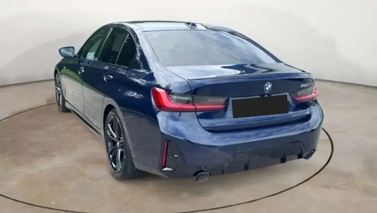 Usata BMW 330 M Sport 245 CV (180 kW) 2023 Blu/azzurro Berlina
