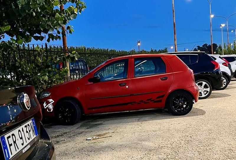 Usata 2007 Fiat Punto Classica Tre volumi | 1300 € (Super prezzo) - Immagine 1/4
