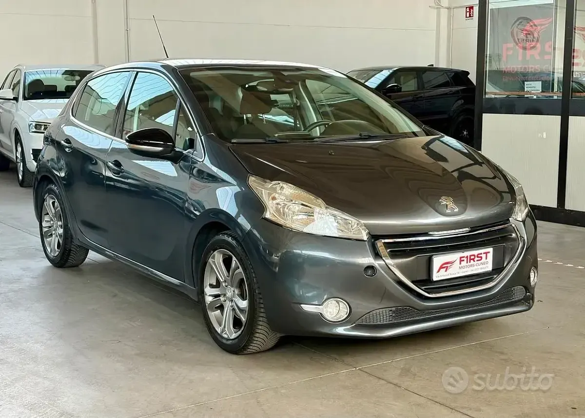 Usata Peugeot 208 Allure 82 CV (60 kW) 2014 Grigio Utilitaria