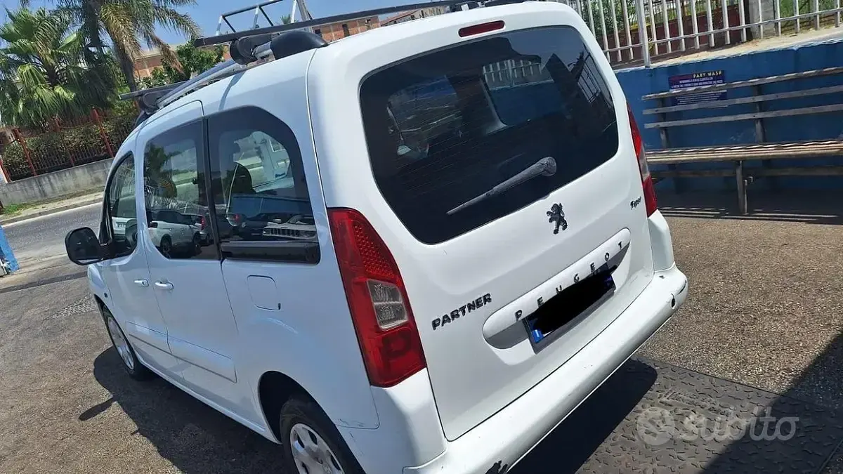 Usata Peugeot Partner 109 CV (80 kW) 2011 Bianco Monovolume