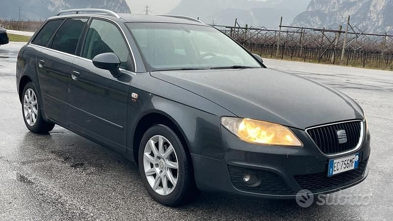 Usado Seat Exeo 143 CV (105 kW) 2010 Gris Familiar