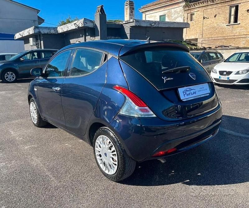 Usata Lancia Ypsilon Silver 69 CV (50 kW) 2016 Blu Utilitaria