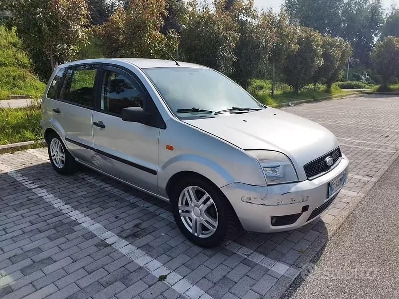 Usata Ford Fusion 2004 Utilitaria