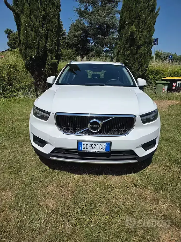 Usata Volvo XC40 Momentum 163 CV (119 kW) 2020 Bianco SUV