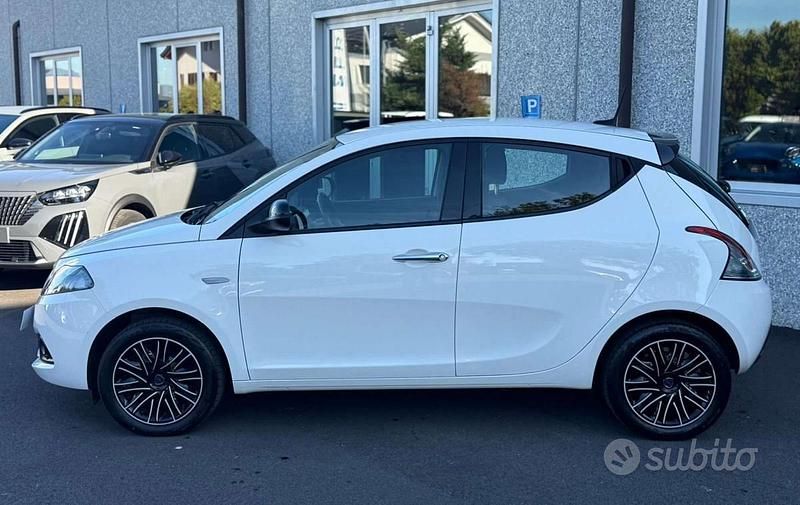 Usata Lancia Ypsilon Gold 69 CV (50 kW) 2023 Bianco Utilitaria