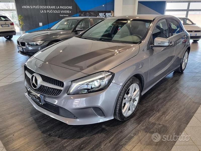 Usata Mercedes A180 109 CV (80 kW) 2017 Grigio Berlina