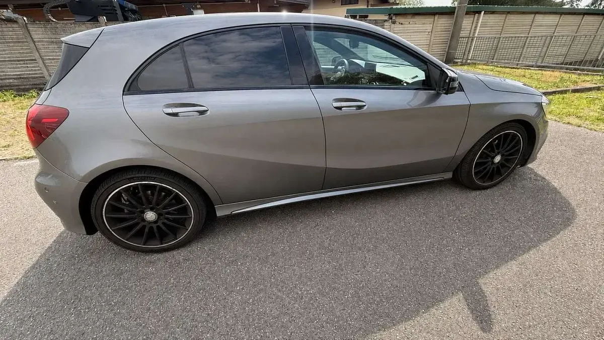 Usata Mercedes A180 Premium 122 CV (89 kW) 2016 Grigio Utilitaria