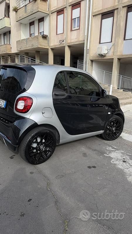 Usata Smart ForFour 70 CV (51 kW) 2018 Nero Utilitaria