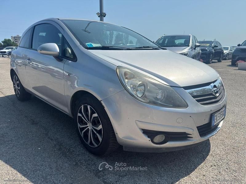 Usata Opel Corsa 86 CV (63 kW) 2011 Gray Berlina