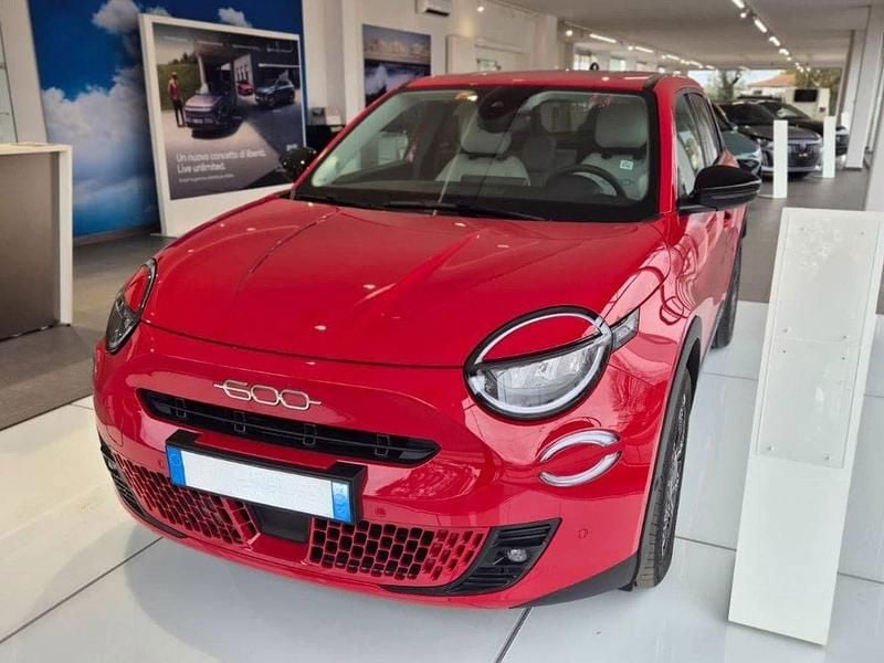 Rosso Usata 2025 Fiat 600 La Prima SUV | 17.950 € (Super prezzo) - Immagine 1/4
