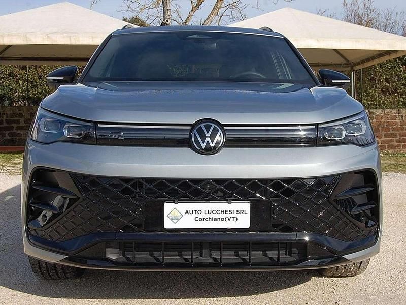 Nuova VW Tiguan R-line Plus 150 CV (110 kW) 2025 Dolomite silver metallizzato SUV