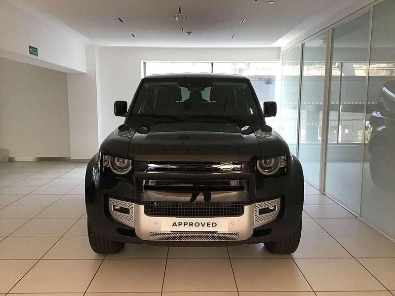 Santorini black Usata 2024 Land Rover Defender SE SUV | 68.000 € (Super prezzo) - Immagine 1/4