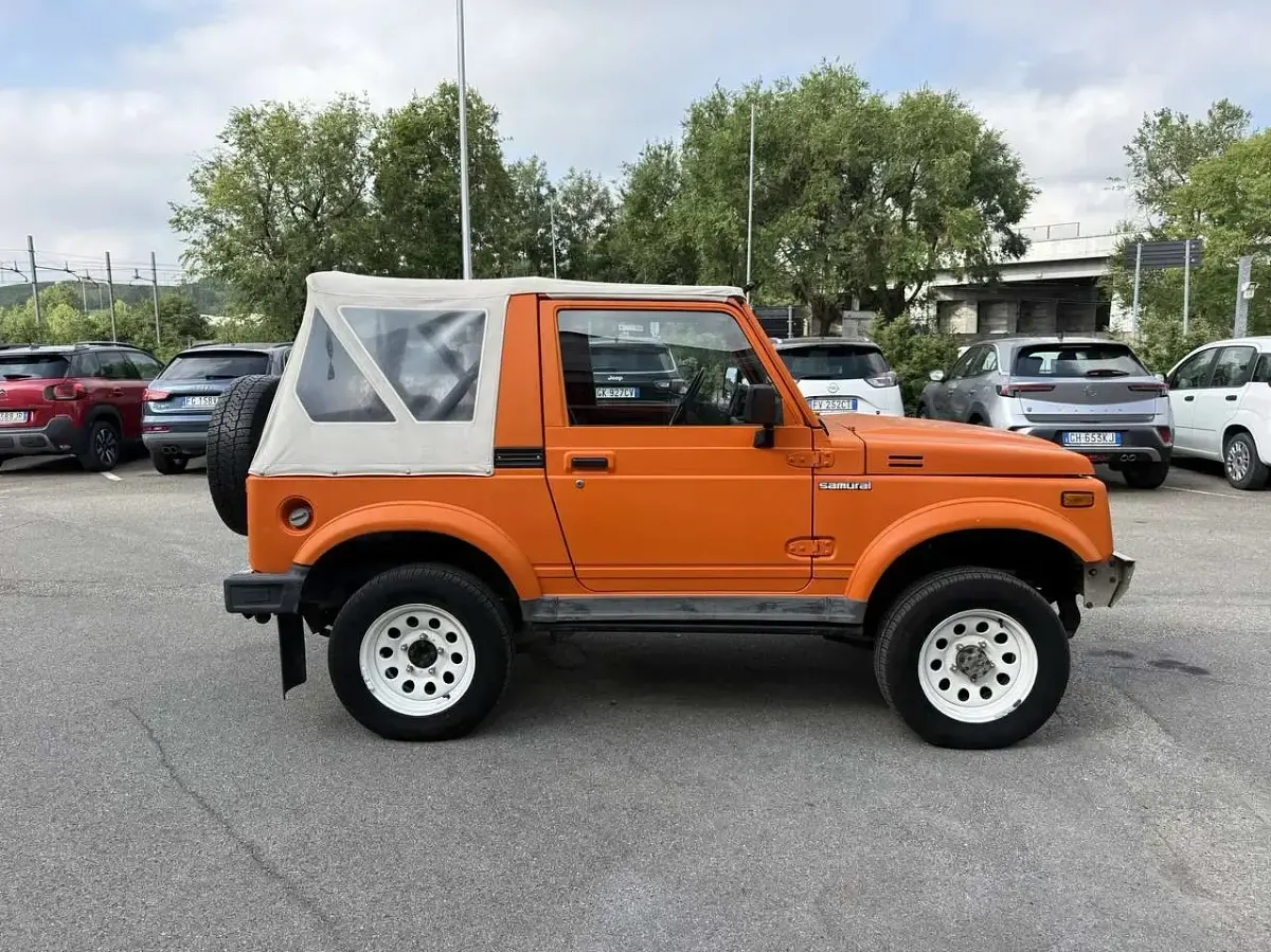Usata Suzuki Samurai 64 CV (47 kW) 1990 Arancione SUV