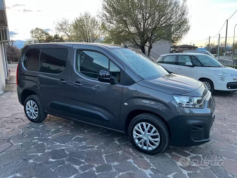 Usata Fiat Doblò 131 CV (96 kW) 2023 Grigio Monovolume