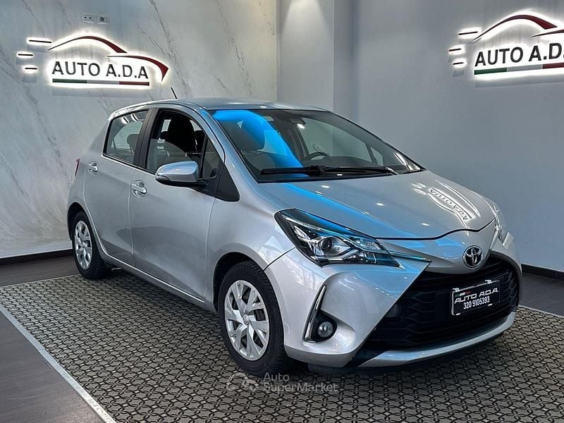 Usata Toyota Yaris Lounge 69 CV (50 kW) 2018 Grigio Berlina