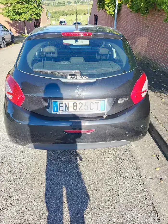 Usata Peugeot 208 92 CV (67 kW) 2012 Nero Utilitaria