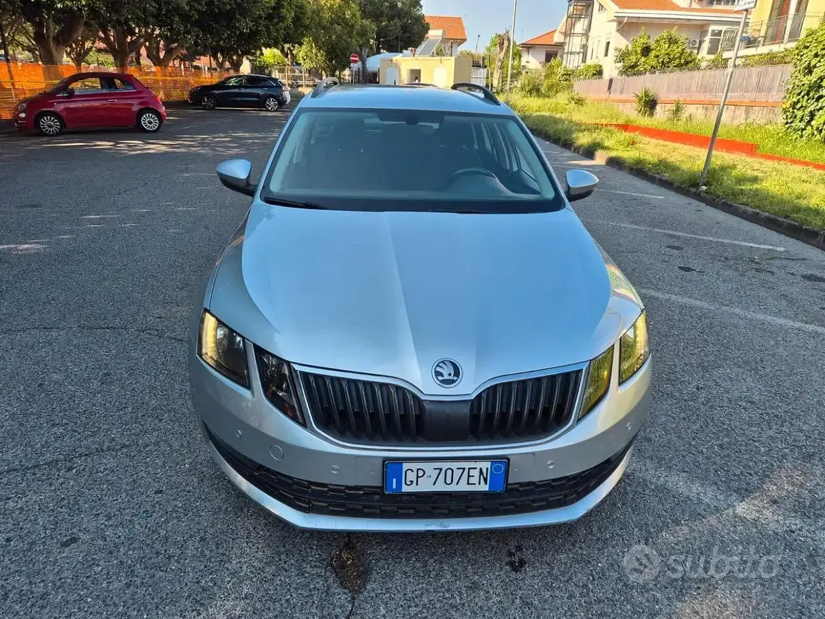 Occasion Skoda Octavia Executive 116 ch (85 kW) 2018 Gris Break
