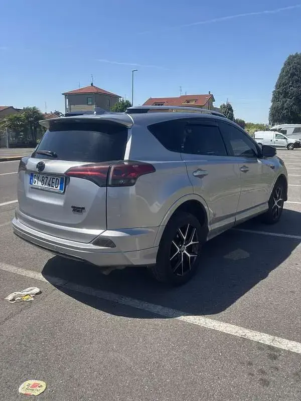 Begagnad Toyota RAV4 Hybrid 155 HK (114 kW) 2017 Silver SUV