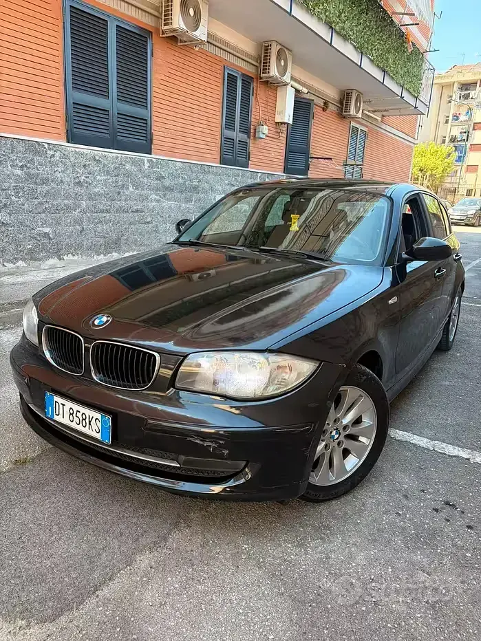 Usata BMW 118 166 CV (122 kW) 2008 Nero Utilitaria