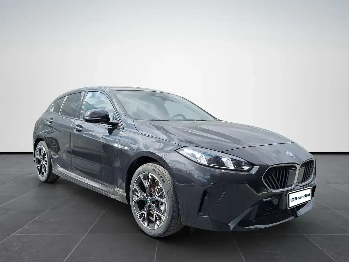 Nuova BMW 120 150 CV (110 kW) 2026 Black sapphire metallizzato Utilitaria