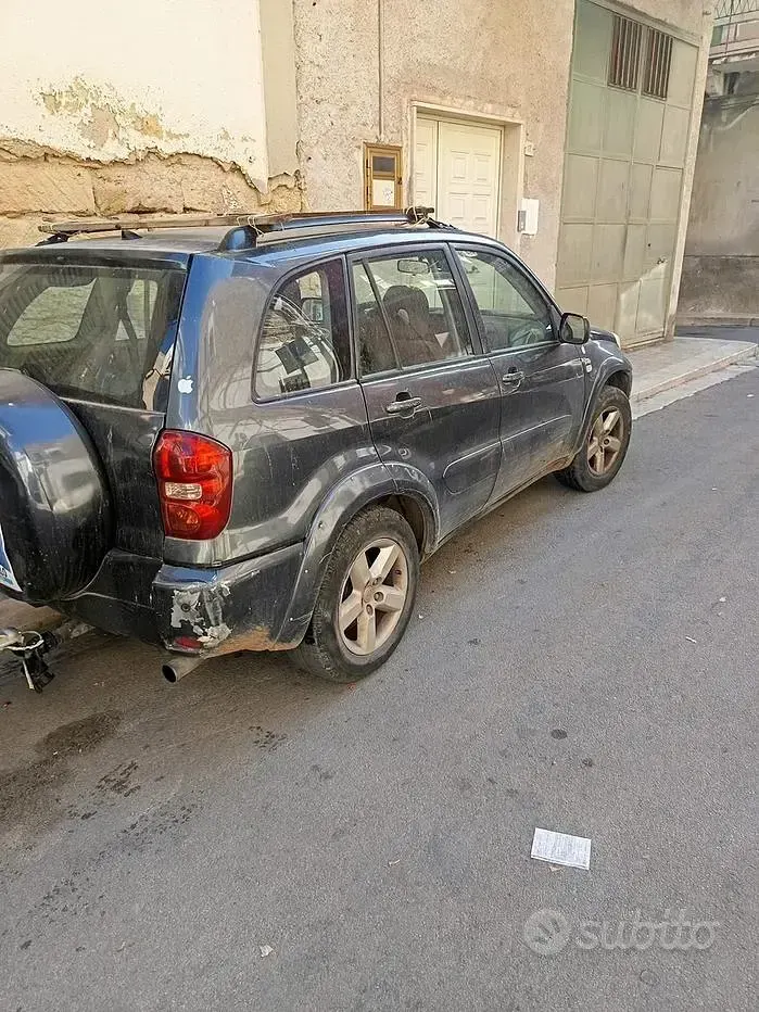 Usata Toyota RAV4 116 CV (85 kW) 2005 SUV
