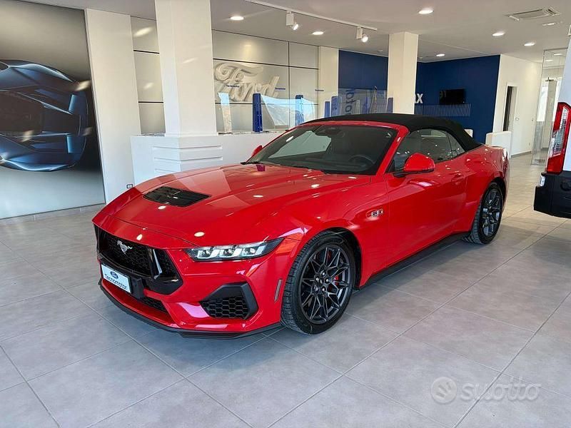 Usata Ford Mustang GT Convertible 446 CV (328 kW) 2024 Race red Cabrio