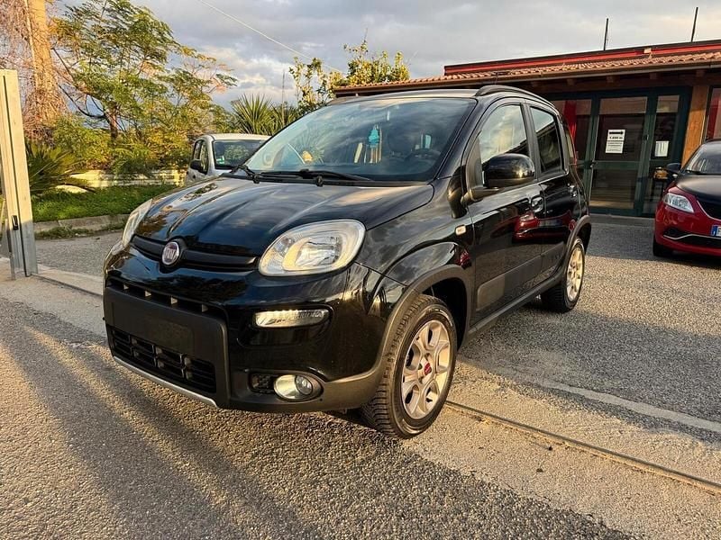 Nero Usata 2014 Fiat Panda 4x4 S Due volumi | 9900 € (Buon prezzo) - Immagine 1/4