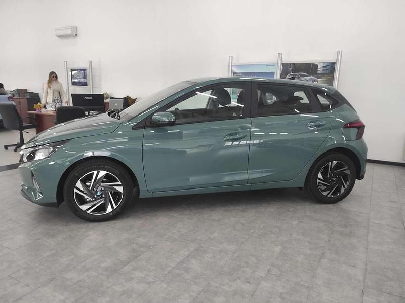 Mangrove green Nuova 2025 Hyundai i20 Due volumi | 15.350 € (Super prezzo) - Immagine 1/4