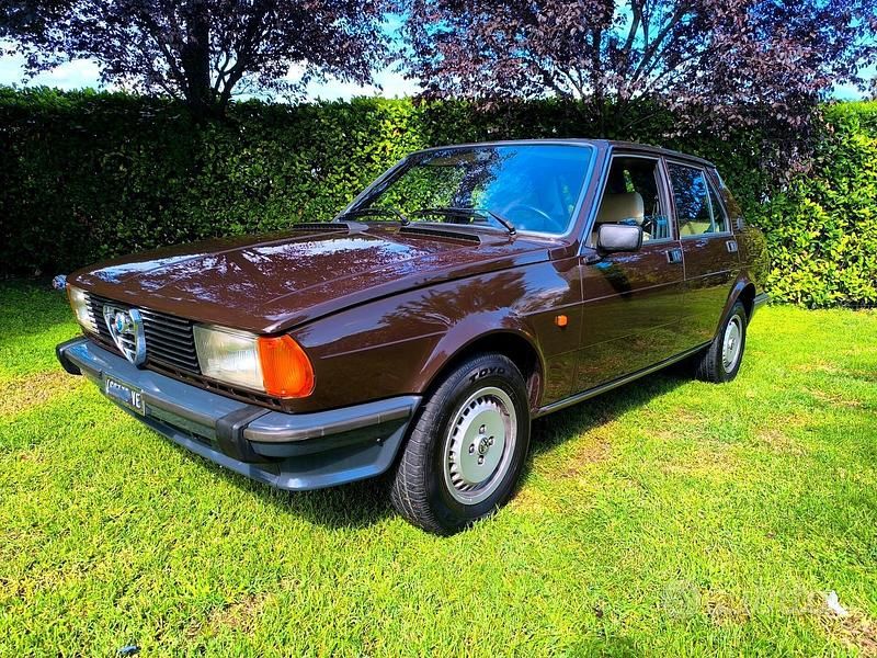 Usata Alfa Romeo Giulietta 122 CV (89 kW) 1980 Marrone Utilitaria