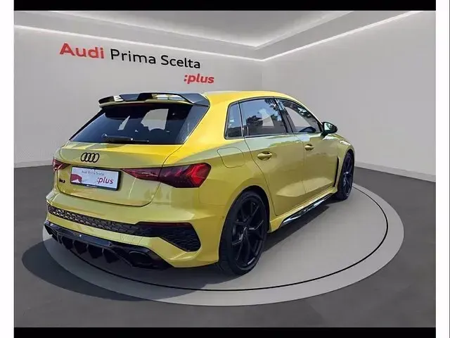 Usata Audi RS3 Sportback Comfort 400 CV (294 kW) 2024 Giallo pitone metallizzato Utilitaria