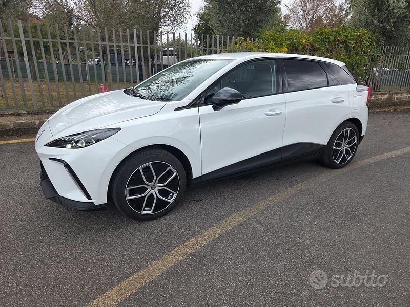 Usata MG MG4 EV Luxury 150 kW (204 CV) 2025 Bianco Utilitaria