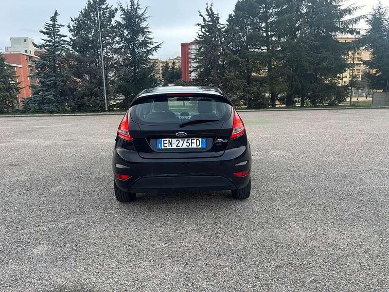 Usata Ford Fiesta Titanium 60 CV (44 kW) 2012 Nero Utilitaria