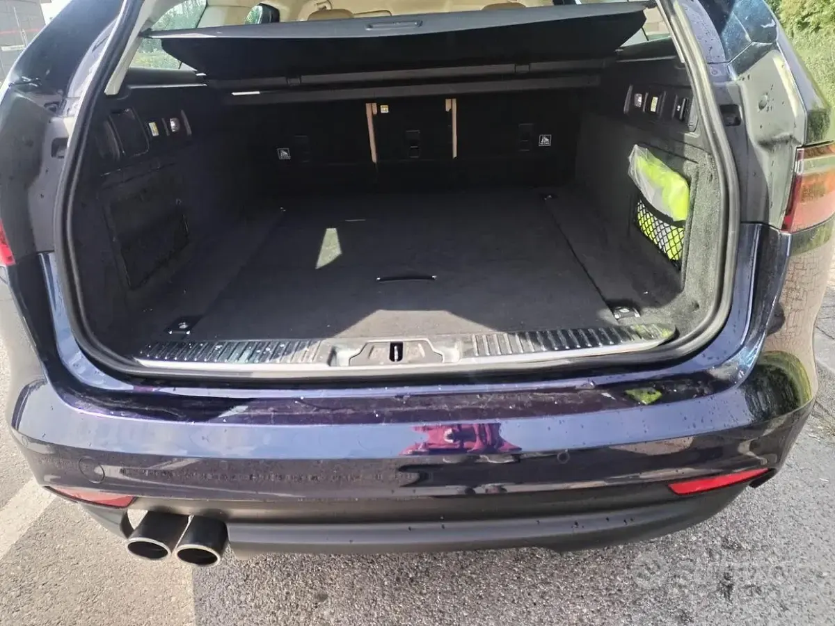 Usata Jaguar XF Prestige 200 CV (147 kW) 2020 Nero Station wagon