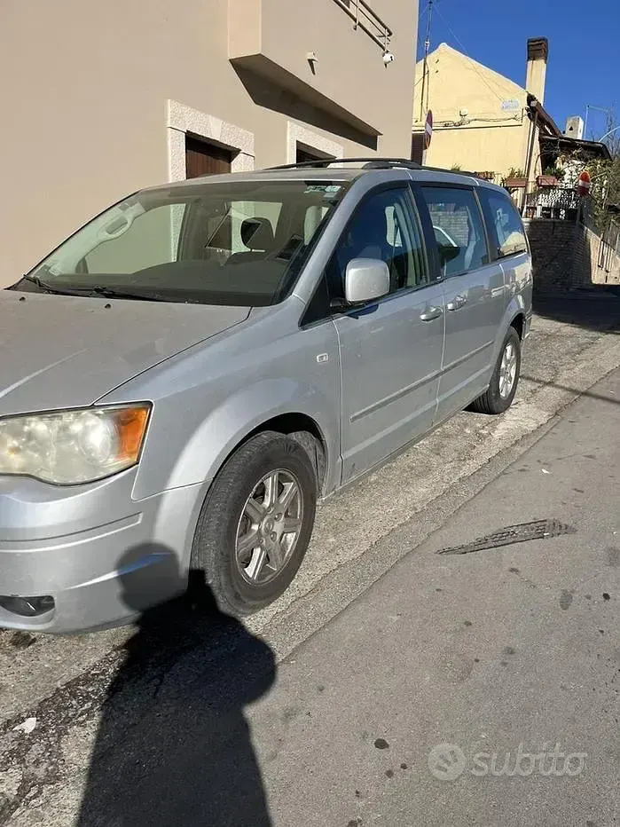 Usata Chrysler Grand Voyager 163 CV (119 kW) 2010 Grigio Monovolume