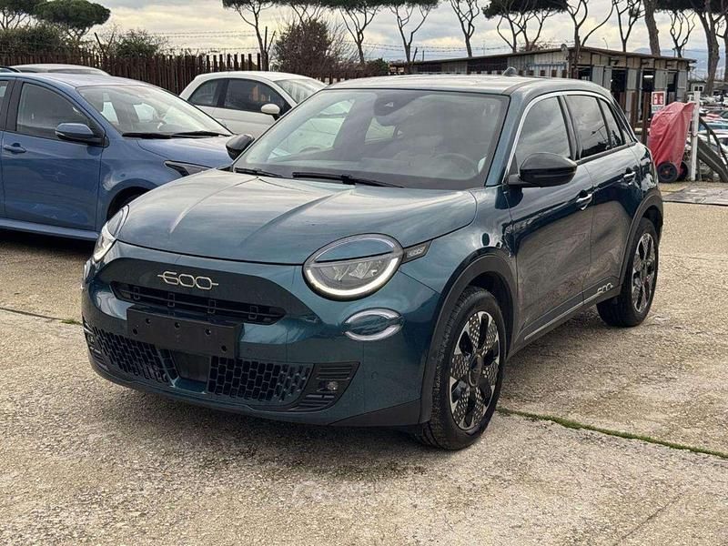 Käytetty Fiat 600 La Prima 101 HP (74 kW) 2024 Valkoinen Katumaasturi
