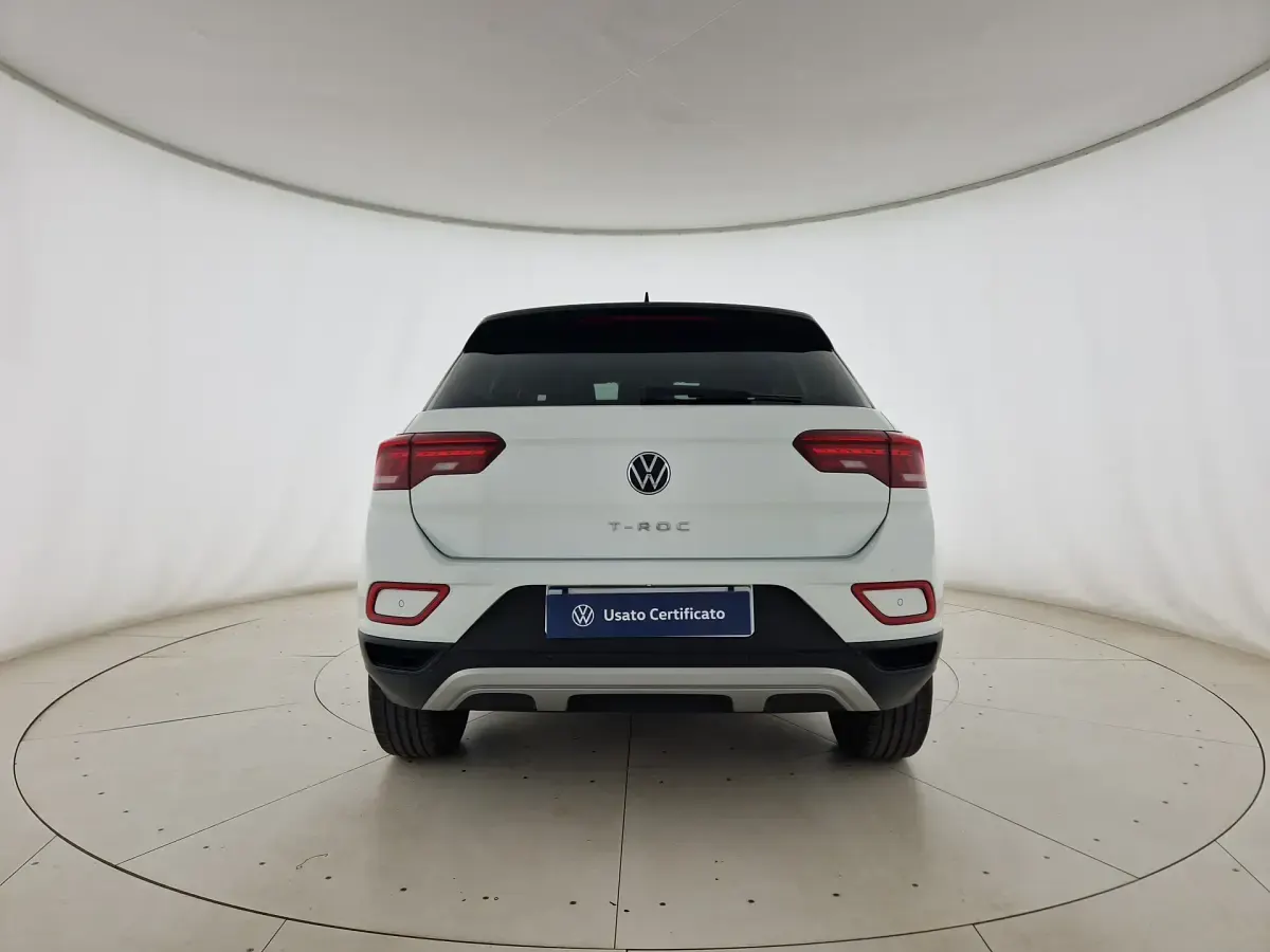 Usata VW T-Roc Life 110 CV (80 kW) 2023 Pure white nero SUV