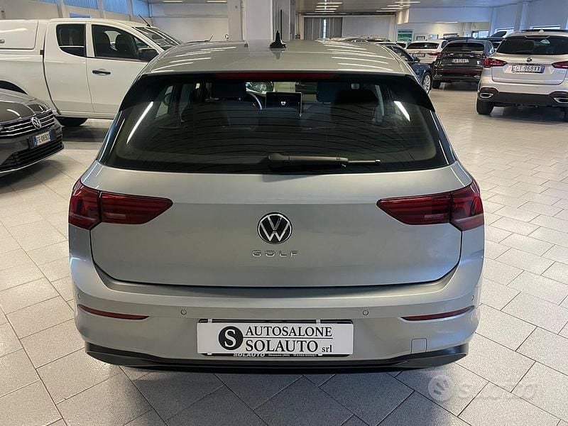 Usata VW Golf VIII Life 116 CV (85 kW) 2025 Grigio Berlina