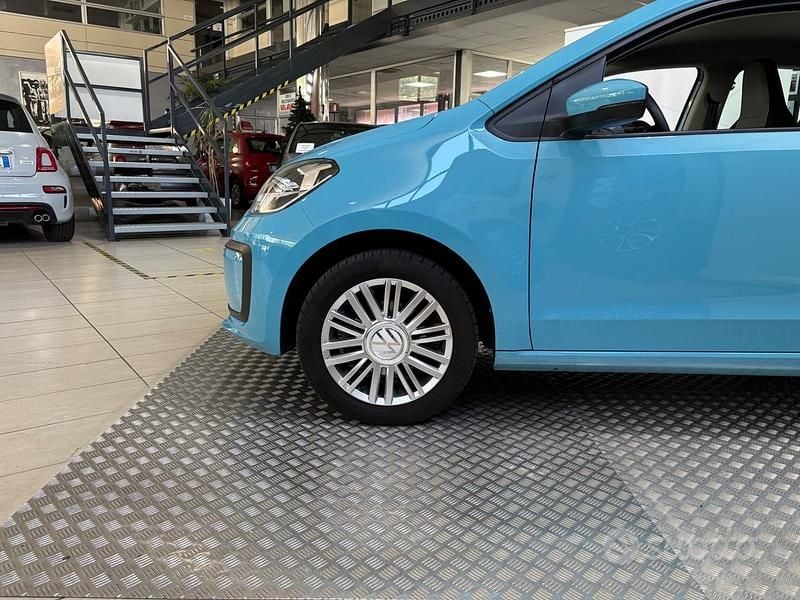 Usata VW up! Move 65 CV (47 kW) 2022 Blu Utilitaria