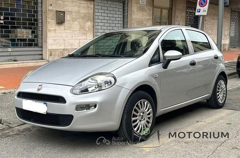 Usata Fiat Punto Lounge 69 CV (50 kW) 2016 Grigio Utilitaria