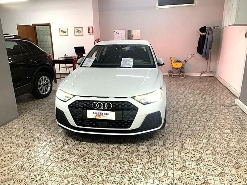Bianco Usata 2022 Audi A1 Admired Tre volumi | 20.900 € (Buon prezzo) - Immagine 1/4