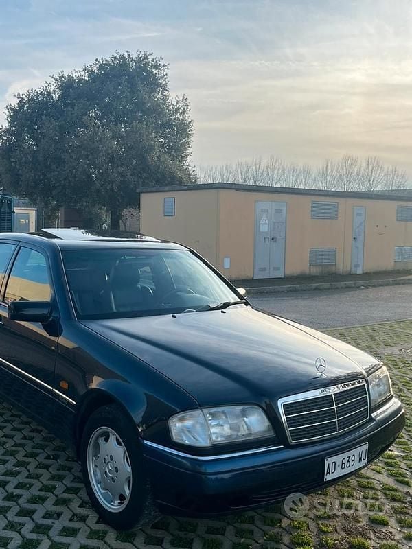 Usata Mercedes C180 Elegance 122 CV (89 kW) 1995 Blu Berlina