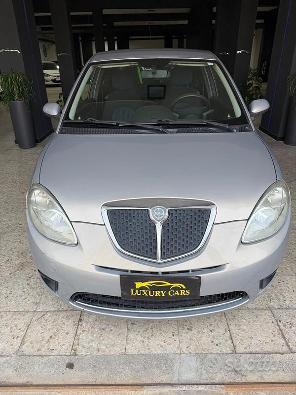 Usata Lancia Ypsilon 75 CV (55 kW) 2009 Marrone Utilitaria