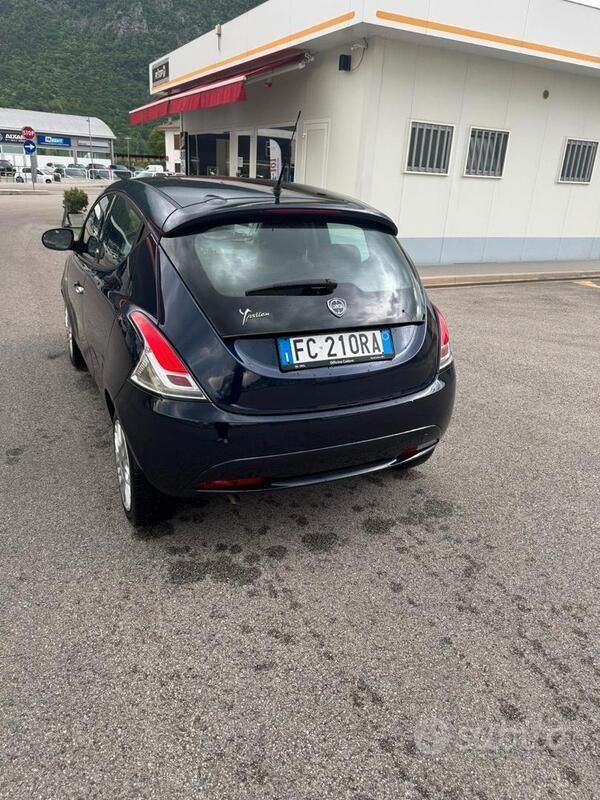 Usata Lancia Ypsilon 60 CV (44 kW) 2016 Blu Utilitaria