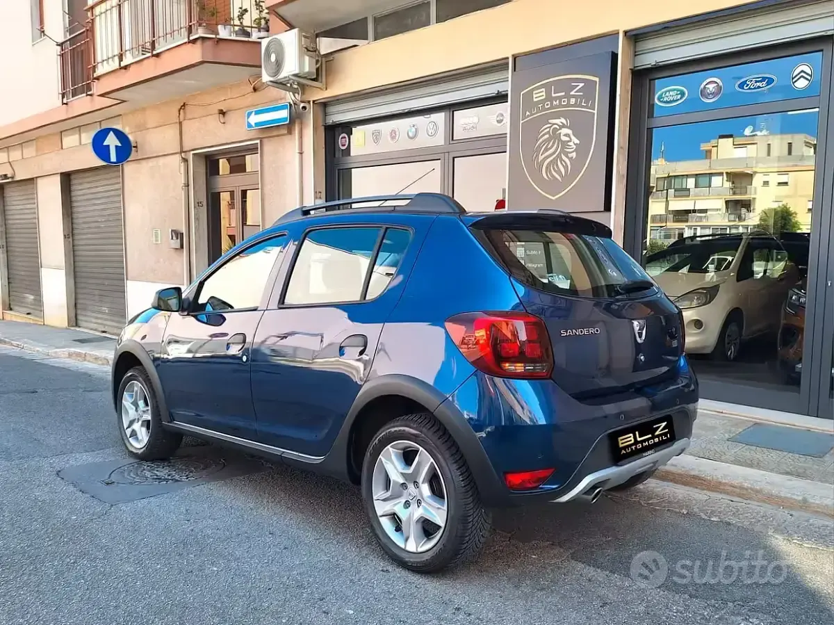Usata Dacia Sandero Stepway 90 CV (66 kW) 2017 Bluazzurro SUV